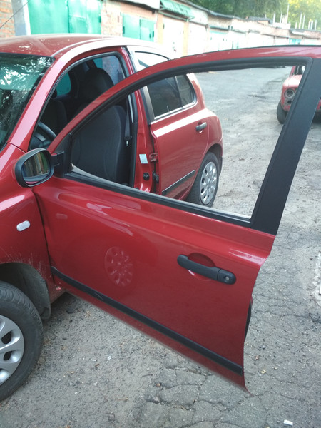 Двери левые Nissan Micra K12  2008 хэтчбек 2.2 Бензин Полтава