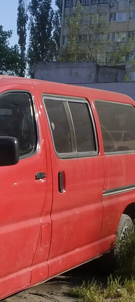 Стекло боковое правое Toyota Hiace  2004 2.5 Дизель Одесса