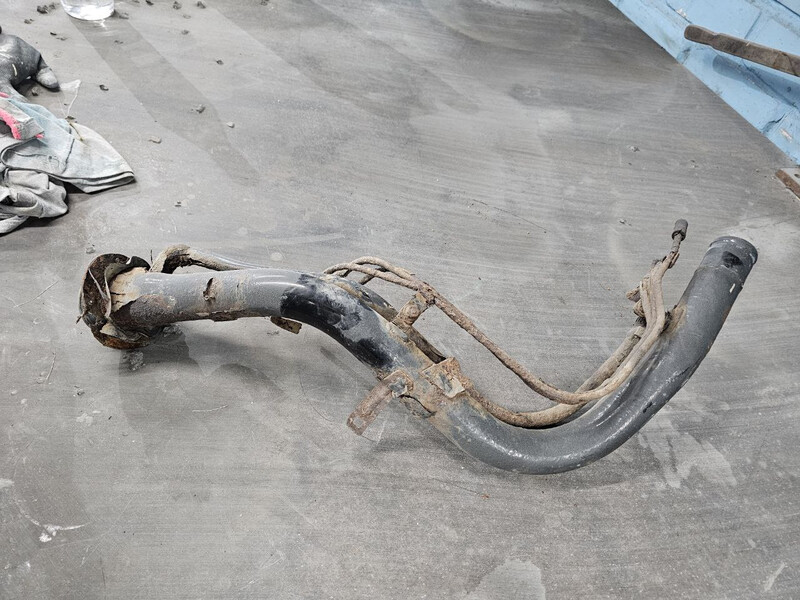 Заливна горловина бензобака Mazda 626  1994 хетчбек 1.8 Бензин 