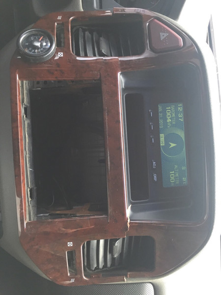 Центральная накладка торпеда Mitsubishi Pajero Wagon  2004 1.6 Бензин Днепр