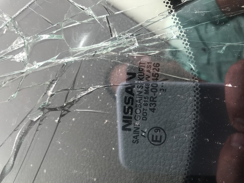 Стекло лобовое Nissan Sentra  2014 1.8 Бензин Луцк