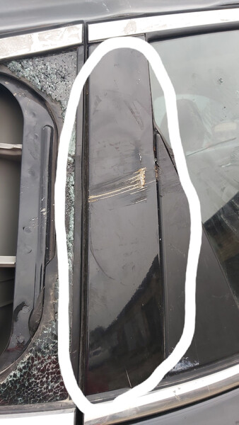 Верхняя боковая накладка на дверь правую заднюю Nissan Rogue  2016 2.5 Бензин Киев