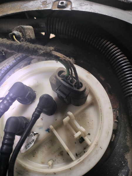 Паливний насос з колбою Audi A4  2004 1.8 Бензин Винница