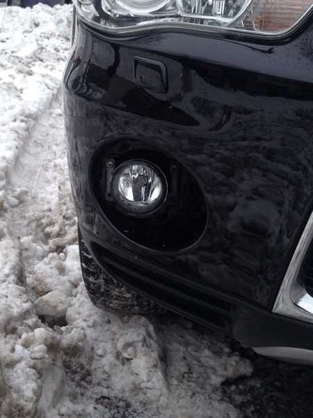 Хромированный колпак на левую противотуманную фару Mitsubishi Outlander XL  2011 2.4 Бензин Киев