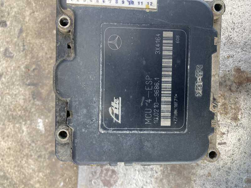 Блок ABS Mercedes M-Class W163 2000 г.  2.7 л дизель