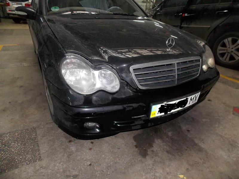 Решітка радіатора Mercedes C-Class С 200 CDI 2006 р.  2.0 л дизель Київ