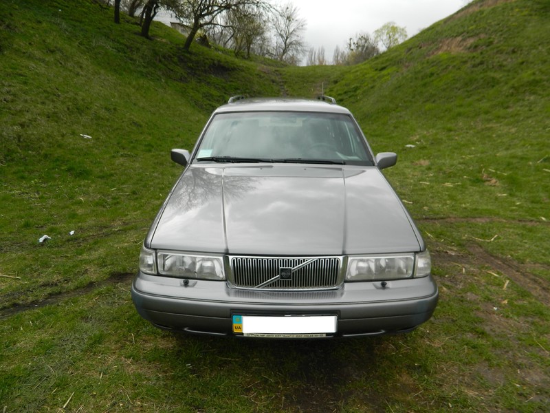 Решетка Volvo 960  1996 універсал 2.4 Дизель 