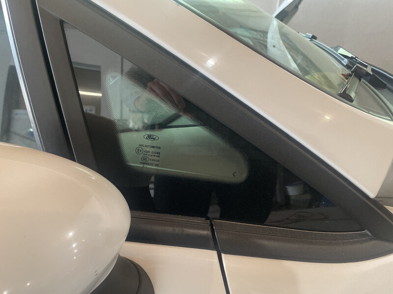 Форточка ліва Ford Fiesta MK7 хетчбек 2012 р.  1.2 л бензин Київ