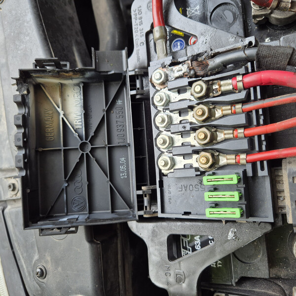 Блок предохранителей 1J0937550   Audi A3, Seat Cordoba, Skoda Octavia, Volkswagen Golf