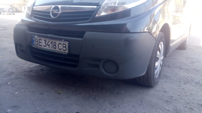 Бампер передний Opel Vivaro  2014 1.6 Дизель Киев