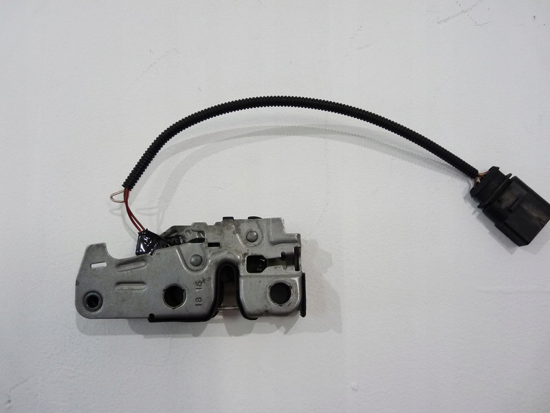 Замок капота 7P6823509C   Volkswagen Touareg