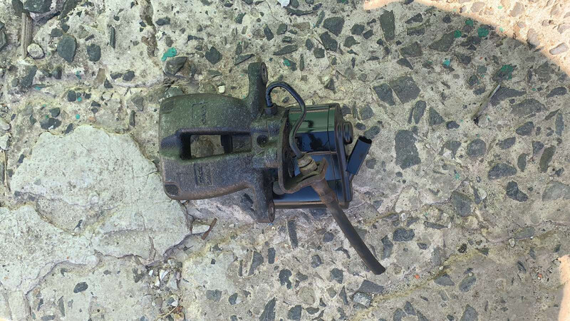 Тормозной суппорт левый с моторчиком Volkswagen Passat B6  2008 2.0 Дизель Мелитополь