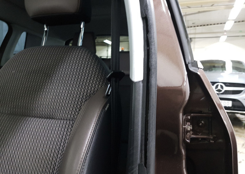Уплотнитель передней двери Peugeot 2008  2014 1.6 Дизель Винница