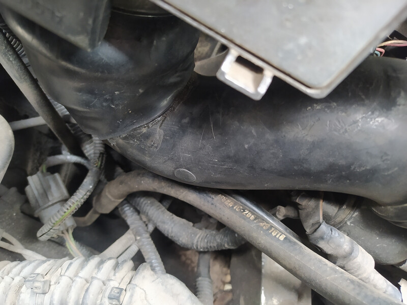 Воздушный патрубок на впускной коллектор Volvo S80  2000 2.0 Бензин 