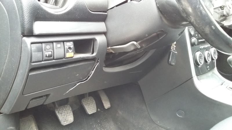 Пластик торпеды под рулевой колонкой Mazda 6  2005 хэтчбек 2.0 Бензин Запорожье