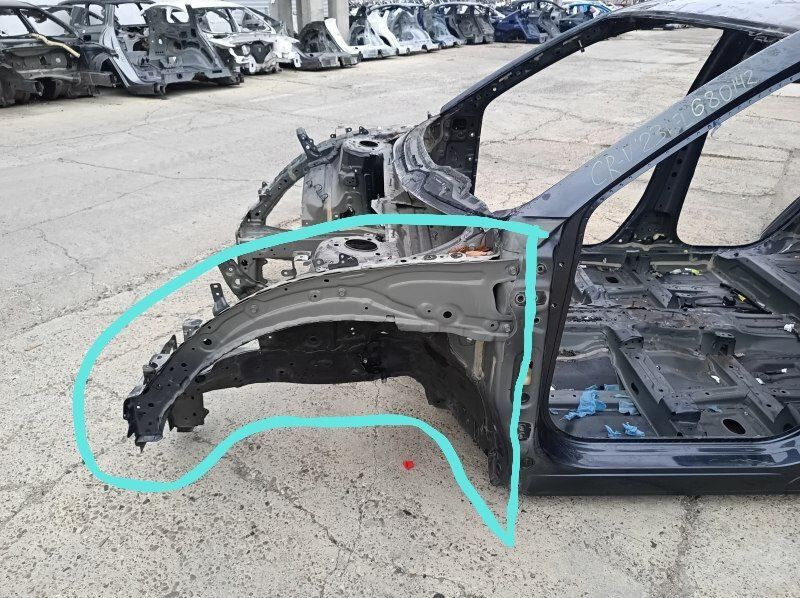 Левая передняя четверть Honda CR-V  2023 2.0 Бензин Киев