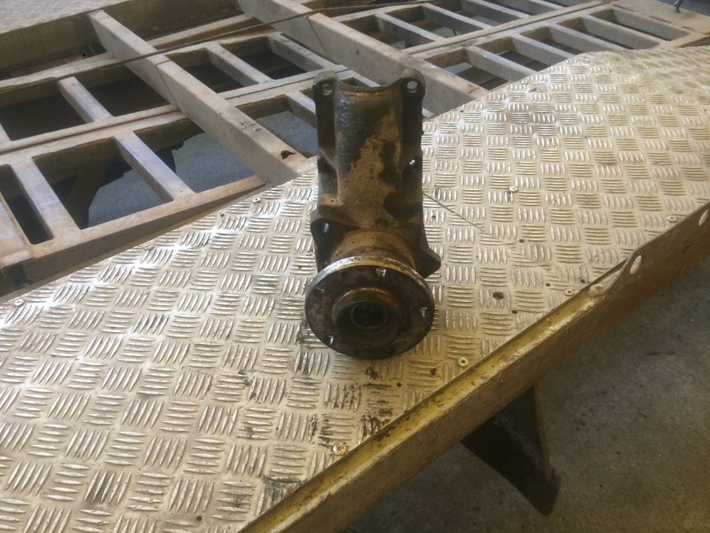 Ступица колеса с цапфой левая в сборе с подшипником Fiat Ducato  1994 2.5 Дизель 