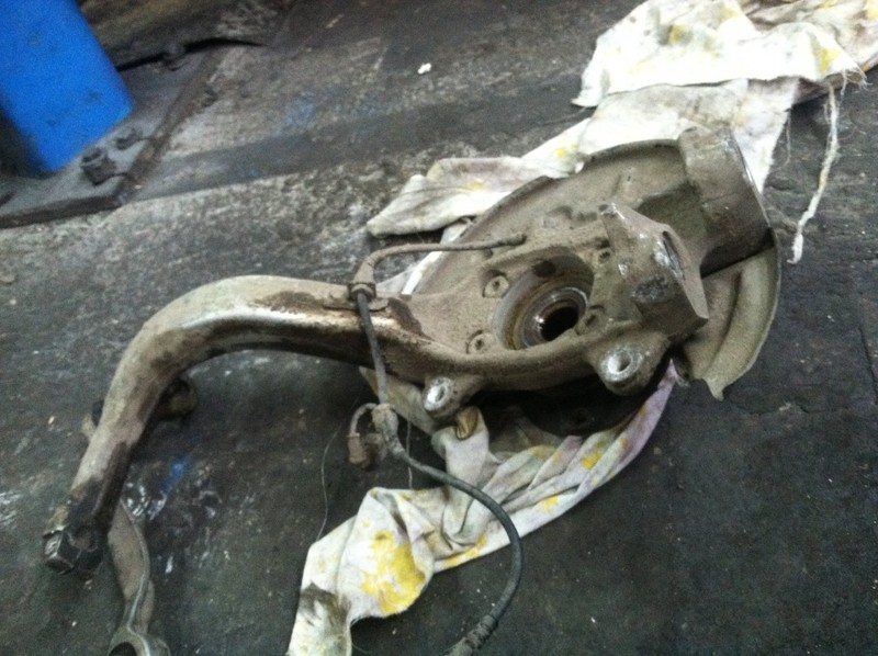 Цапфа Audi A4 B6 2002 г.  2.4 л бензин