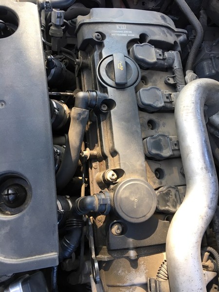 Клапанная крышка Volkswagen Golf 5 хэтчбек 2005 г.  2.0 л бензин Ровно
