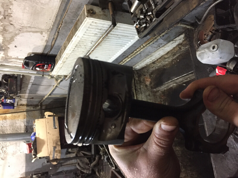 Поршня с кольцами ремонт 0.5 (размер 81.1. кольца 1.2, 1.5, 2.5) Ford Mondeo  2000 универсал 1.8 Бензин Киев