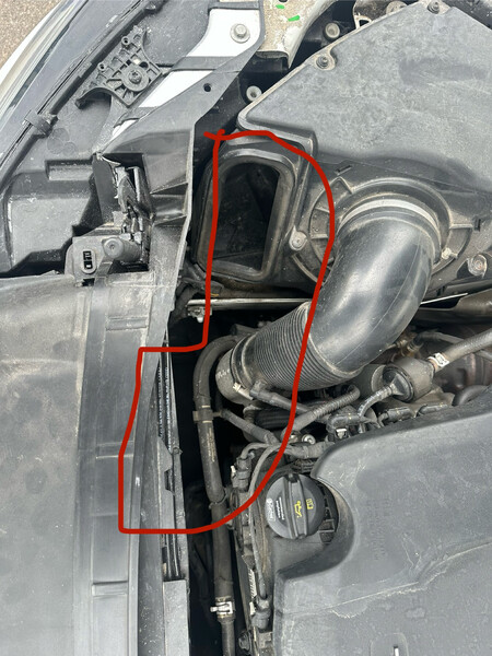 Повітрозабірник Audi A4 B9  2017 2.0 Бензин 