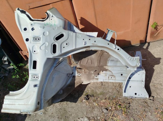 Четветина передня права Nissan Leaf  2018 хэтчбек 6.8 Электро 