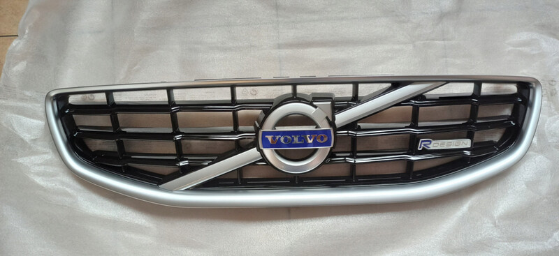 Решетка радиатора Volvo S60 2013 г.  2.0 л дизель Белая Церковь