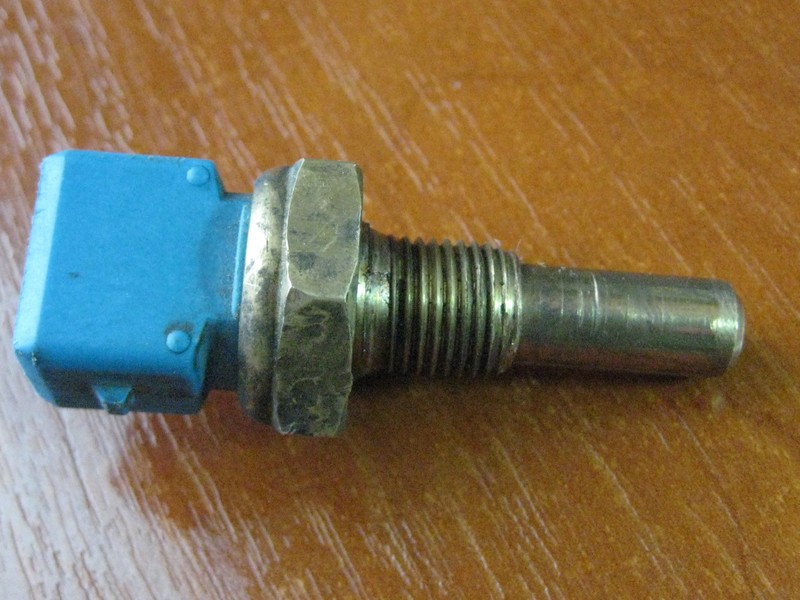 Датчик температури охолоджувальної рідини Audi 100 C4  1991 2.8 Бензин 