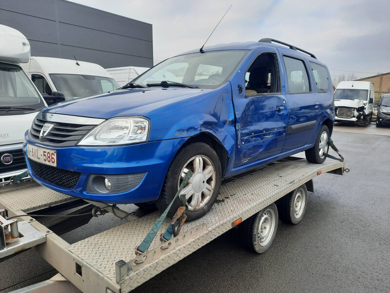 Двери левые Dacia Logan  2010 универсал 1.6 Дизель Ровно