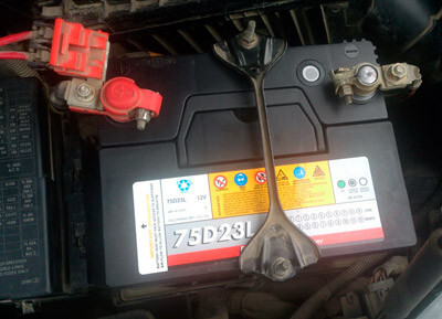 Крепеж акамулятора Nissan Almera N15  1999 1.4 Бензин Винница