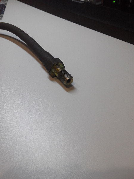 Шланг тормозной передний Volvo 240  1976 2.0 Бензин Краматорск