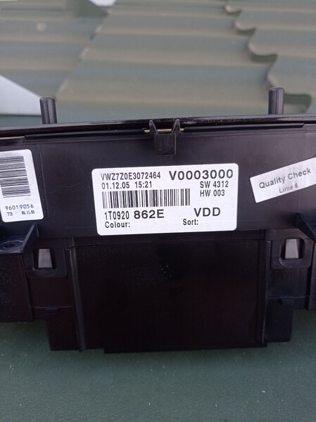 Приборка Volkswagen Touran  2005 универсал 1.6 Бензин Олыка