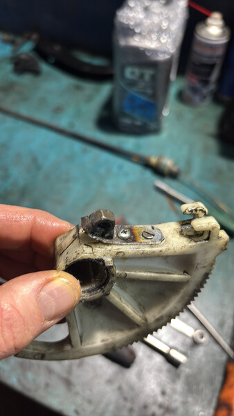 Пружина чи весь вузол педалі щеплення Ford Escort  1987 1.4 Бензин 