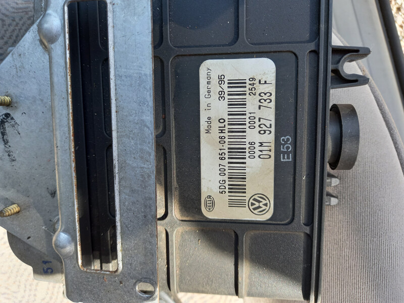 Блок управління АКПП 01M927733F   Volkswagen Passat