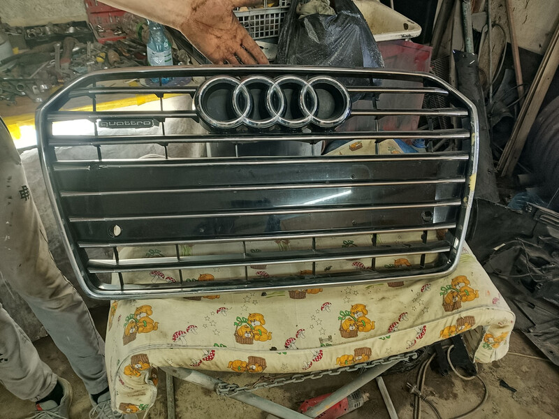 Решетка передняя Audi A6 C7  2017  Электро 