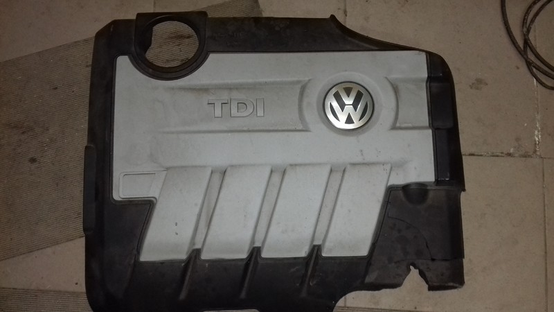 Крышка двигателя (пластик) Volkswagen Passat универсал 2010 г.  2.0 л дизель Луцк