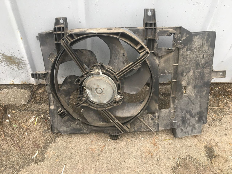 Дифузор у зборі Nissan Micra K12  2006 хетчбек 1.4 Бензин 