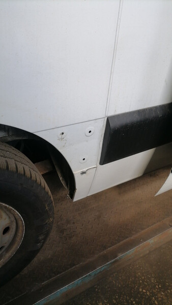 Накладка листва Renault Master 2011 г.  2.3 л дизель Киев