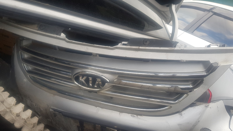 Ґрати капота Kia Cerato 1.6 2007 1.6 Бензин 