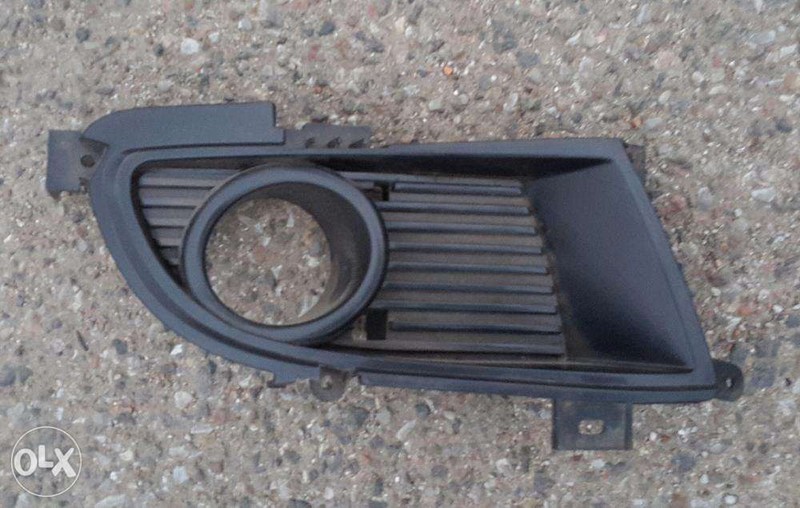 Решетка противотуманной фары правая Mitsubishi Lancer 9 2005 1.6 Бензин Винница