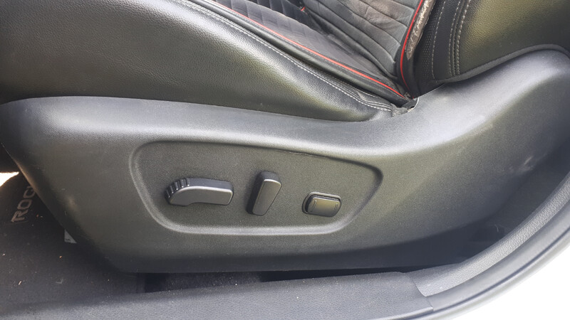 Боковая накладка водительского сиденья Nissan Rogue  2017 2.5 Бензин 