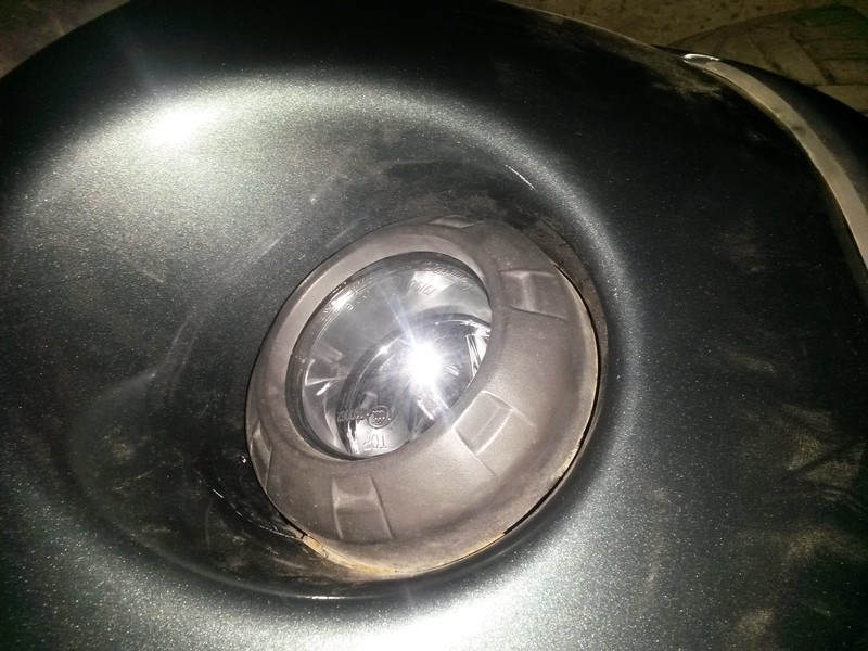 Окантовка противотуманной фары Mitsubishi L 200  2007 2.5 Дизель Киев