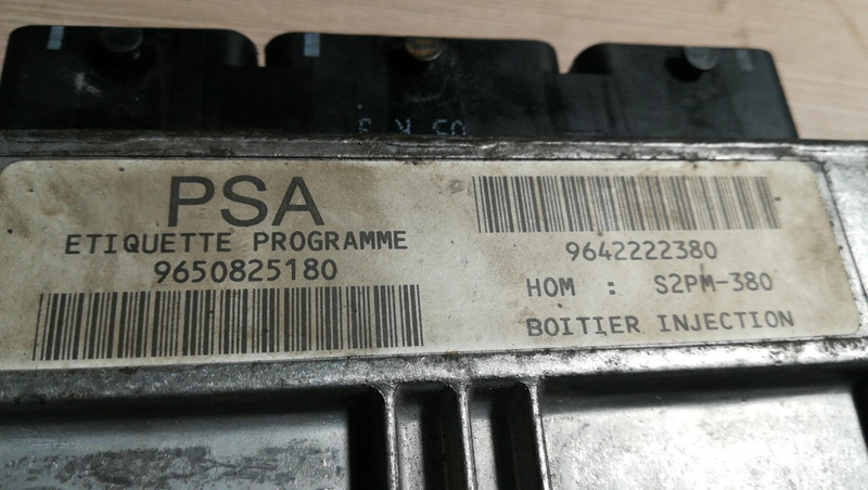 Блок управления двигателем 9650825180   Citroen C3