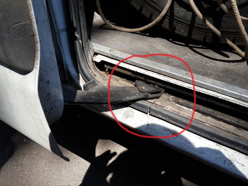 Ролик боковой правой сдвижной двер Renault Master 150 л.с 2008 2.5 Дизель Харьков