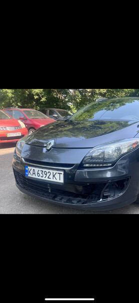 Решітка бампера нижня Renault Megane 3  2012 універсал 1.5 Дизель 