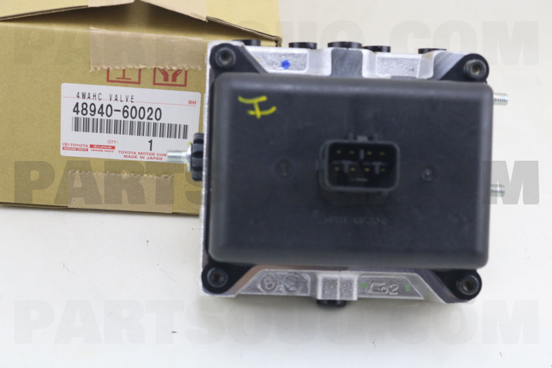 Блок клапанов пневмоподвески 48940-60020   Lexus LX, Toyota Land Cruiser