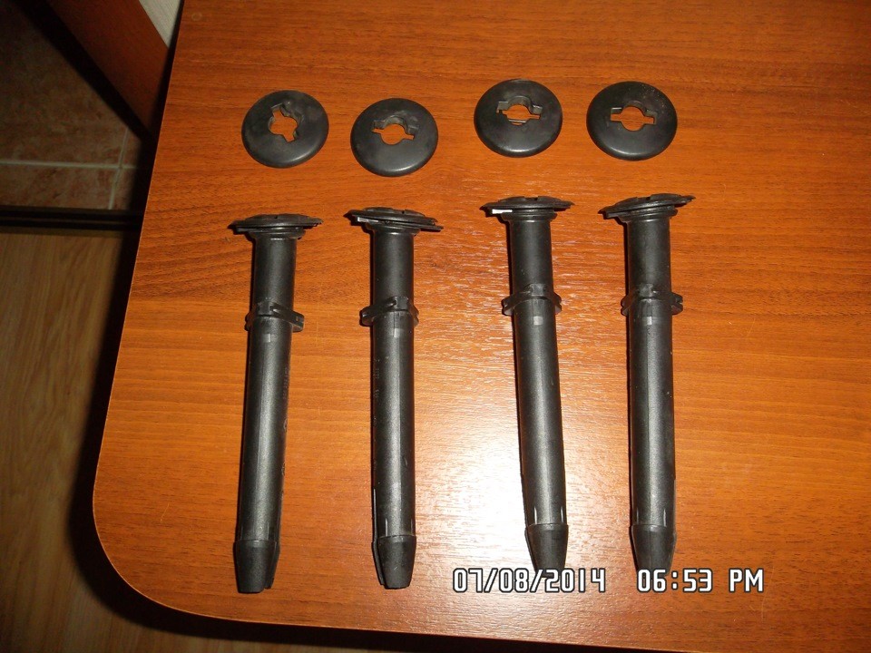 Направляющие подголовников Audi 80 В4 1994 2.0 Бензин Хмельницкий