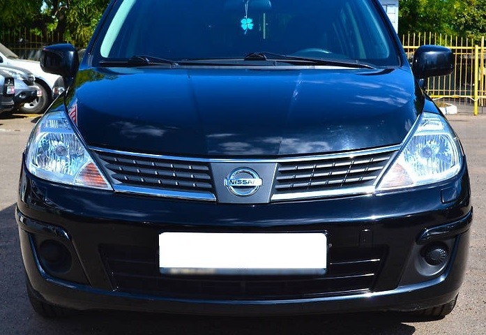 Капот Nissan Tiida хэтчбек 2011 г.  1.6 л бензин Краматорск
