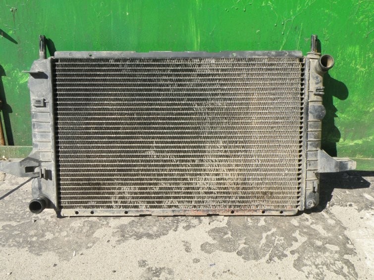 Радиатор охлаждения основной Ford Sierra  1989 хэтчбек 2.0 Бензин Киев