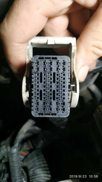 Разьем блока Nissan Patrol 62 2012 5.6 Бензин 